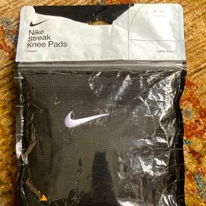 NIKE Streak Knee Pads